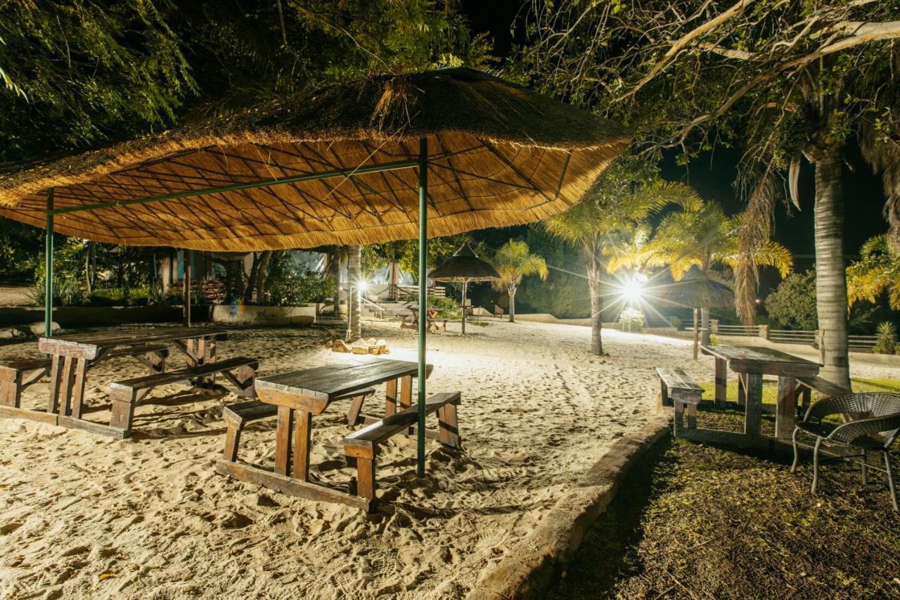 Pecan Bush Lodge มากาลีสเบิร์ก ภายนอก รูปภาพ