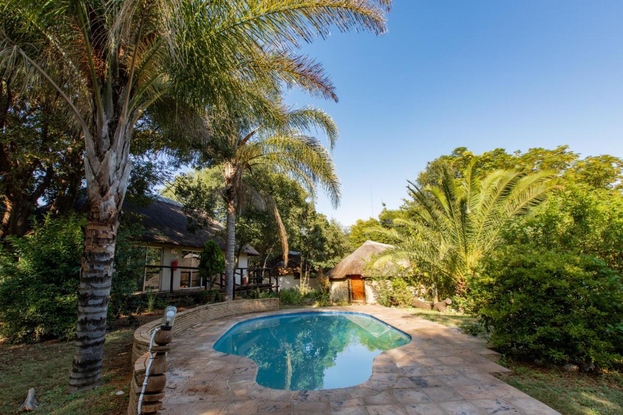Pecan Bush Lodge มากาลีสเบิร์ก ภายนอก รูปภาพ